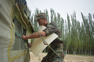 火箭軍某部后裝實戰(zhàn)化練兵比武現(xiàn)場