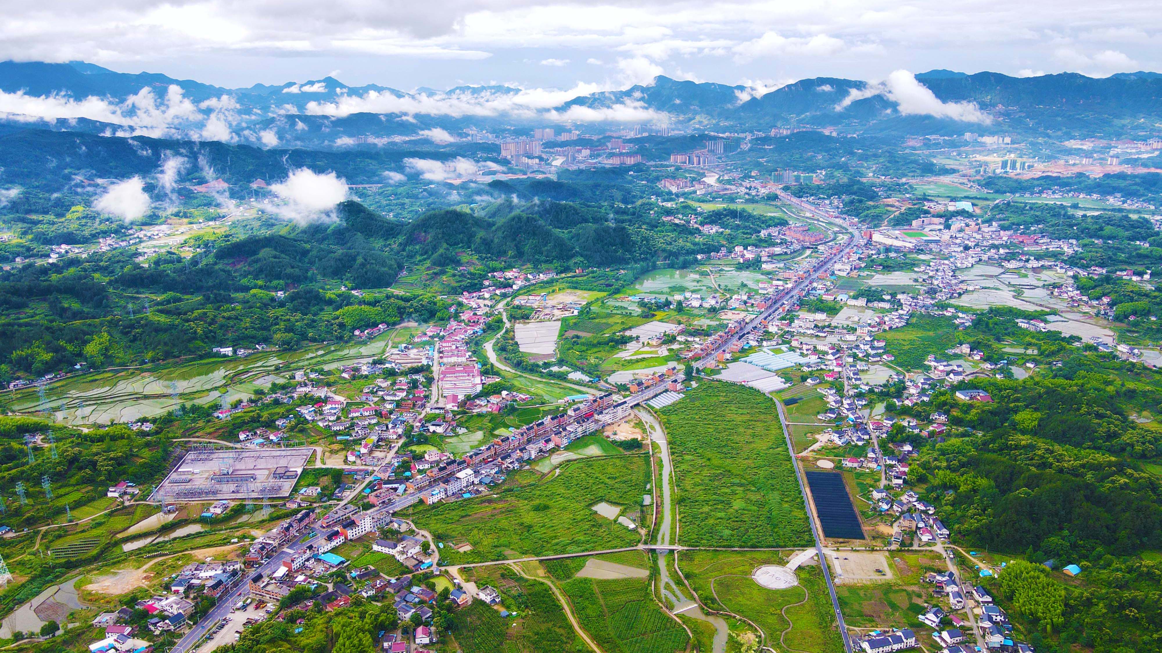 航拍安徽岳西：芒種時節(jié)，阡陌縱橫田園繽紛