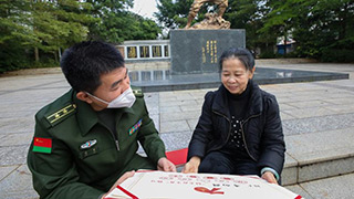 新春走軍營·情暖軍烈屬 | 永遠(yuǎn)的向群